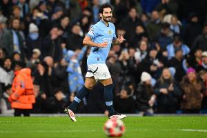 记者：曼城承诺不给京多安设置转会费障碍，他准备签约加拉塔萨雷