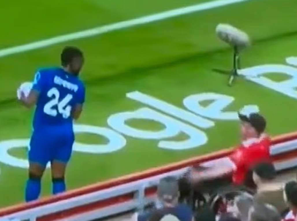 星空体育下载-目击者：种族歧视者摇着轮椅去骂塞门约，还朝他丢口香糖