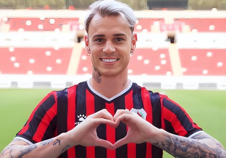 xingkong.com-上港队冬训还会给小将冒头机会，三人被球迷点名看好，值得期待